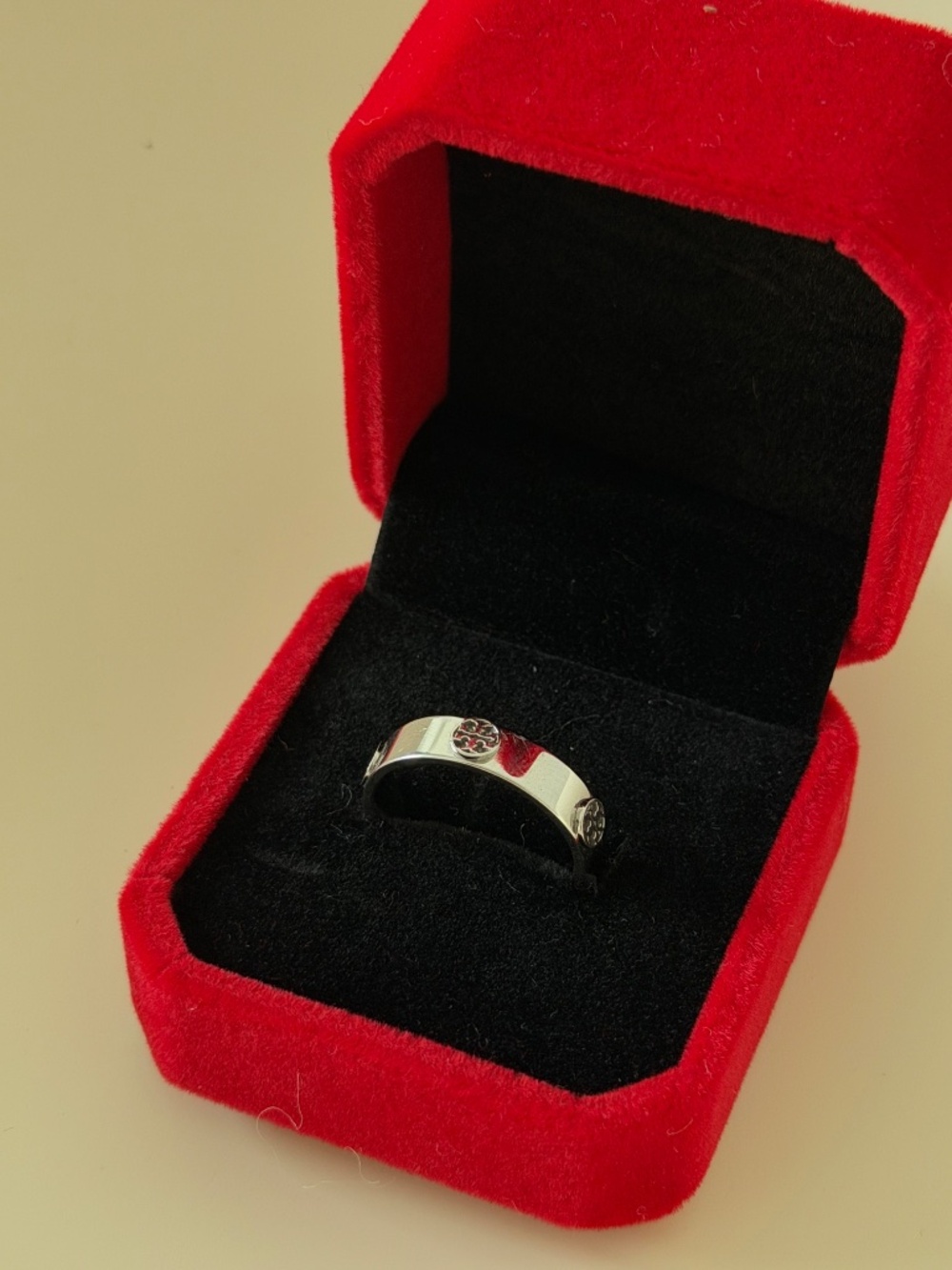 Tory Burch ICON RING - Picture 4 of 5